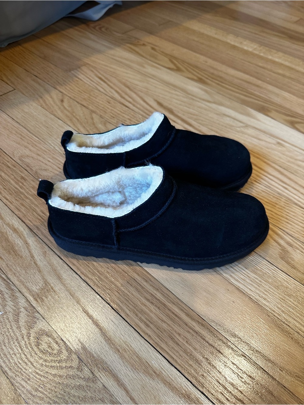 UGG Classic Micro Boots - Black - Men’s size 6 / women’s size 7.5